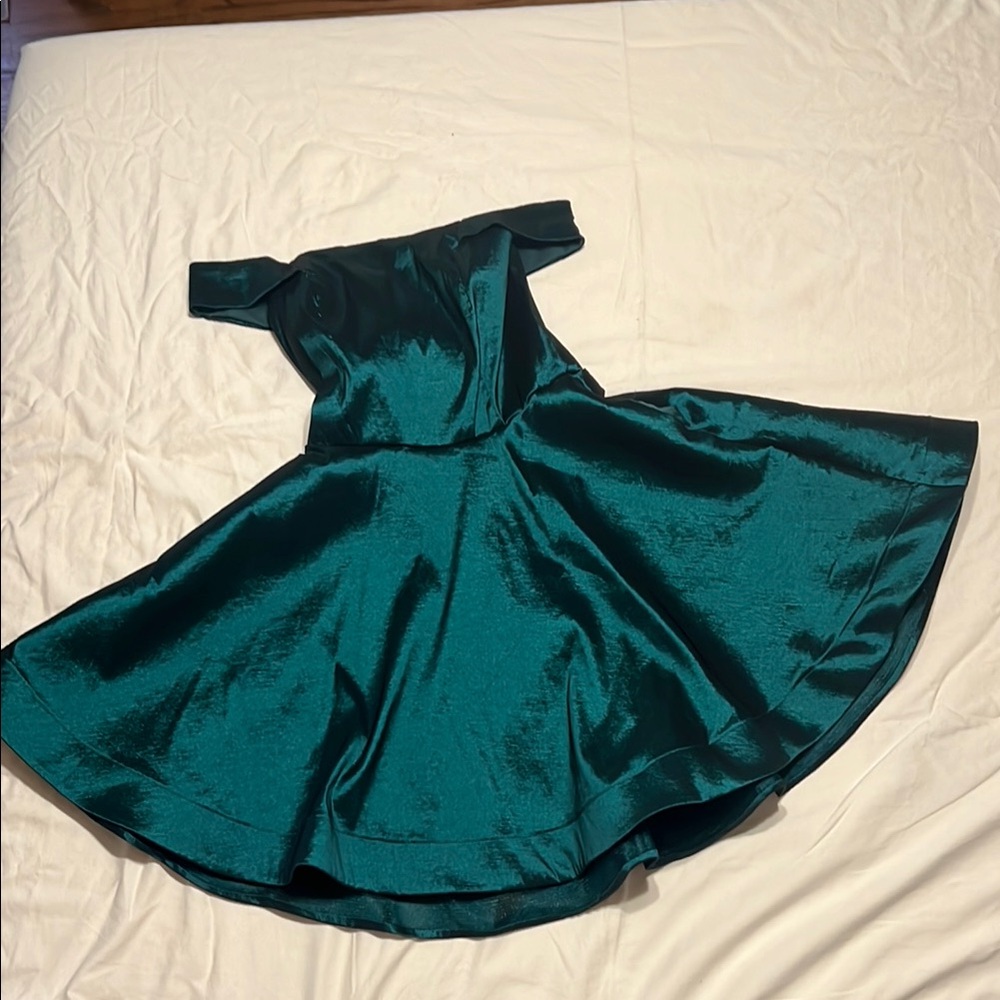 Elegant Emerald Green Cocktail Dress
